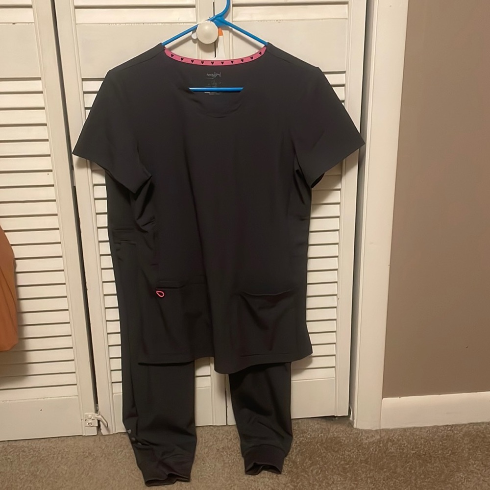 Heart and soul women’s scrub set. Small top. Medium bottoms. Gray color.